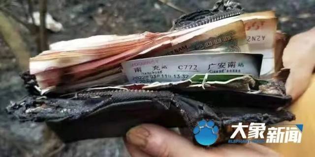 坠机搜救现场发现车票、现金、手机残渣、身份证、钱包 坠机搜救现场发现车票、现金、手机残渣、身份证、钱包