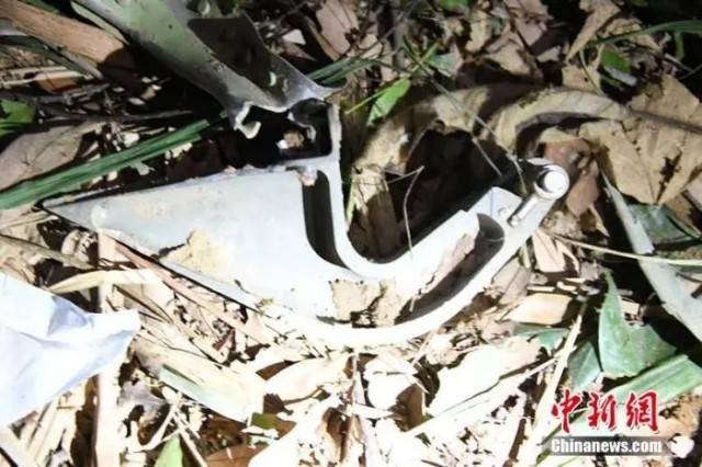 救援现场发现的失事飞机残骸 救援现场发现的失事飞机残骸