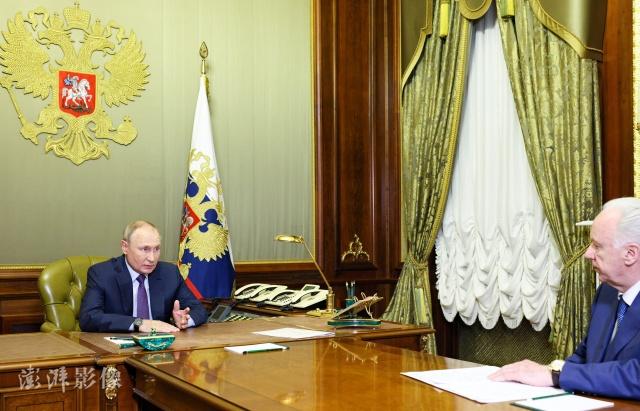 普京听取俄侦查委员会主席巴斯特雷金所作汇报