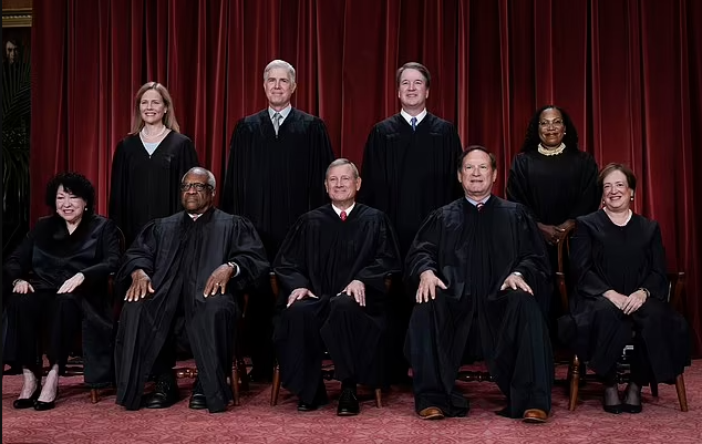 美国最高法院大法官 美国最高法院大法官