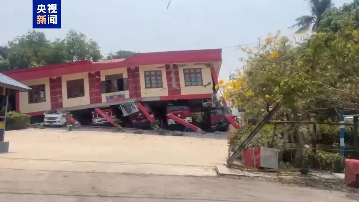 建筑受损、路面坍塌受损情况明显更加严重